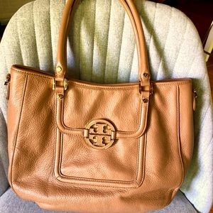 Beautiful tan leather Tory Burch handbag in great condition!